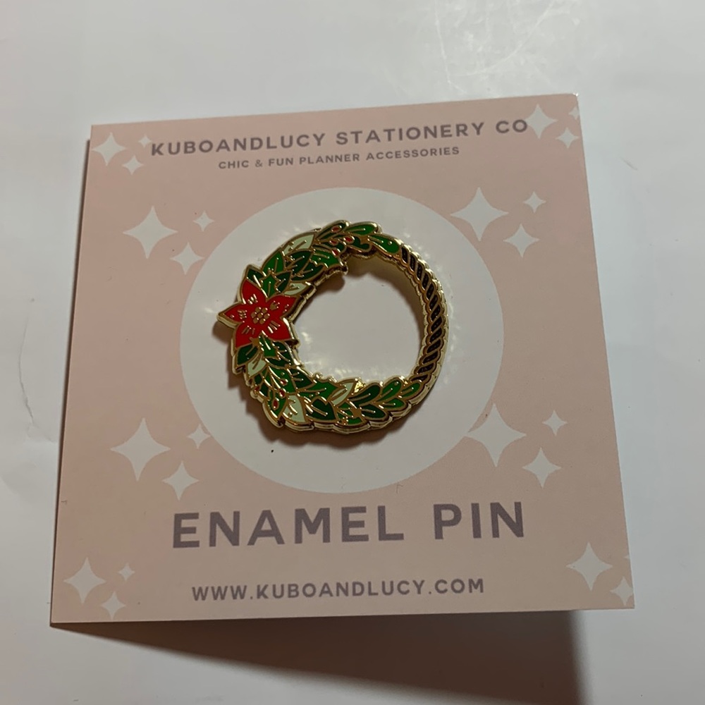 Holiday wreath enamel pin